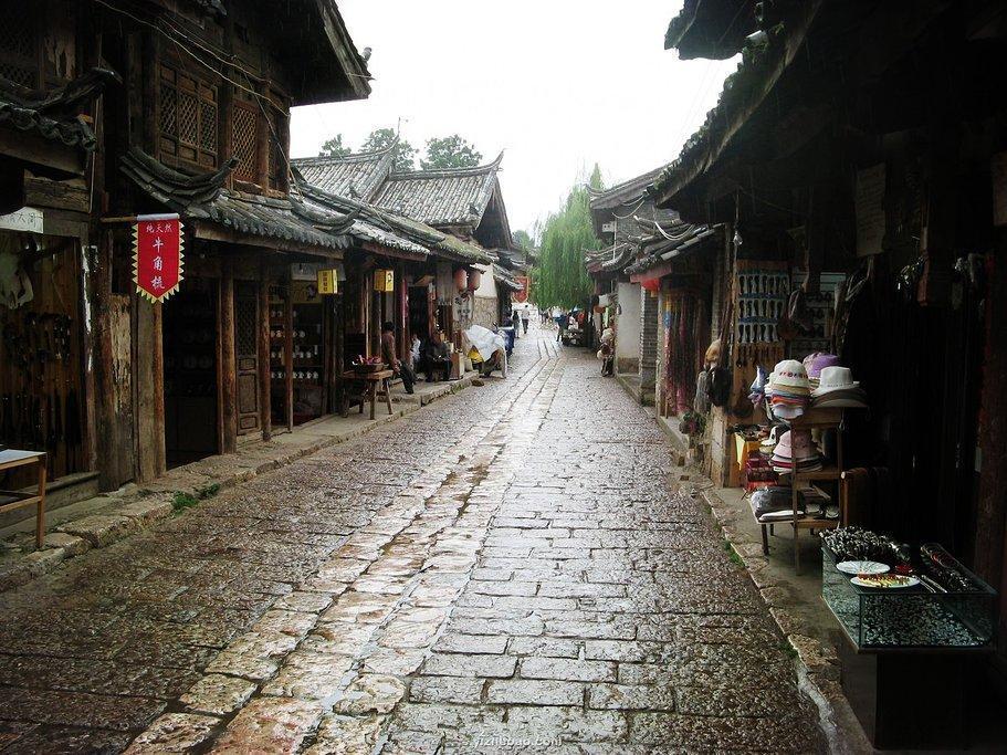 笑脸球的冒险之旅
